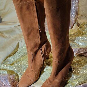New Women's Suede Antonio Melani Boots, size 7, Color Buccanear